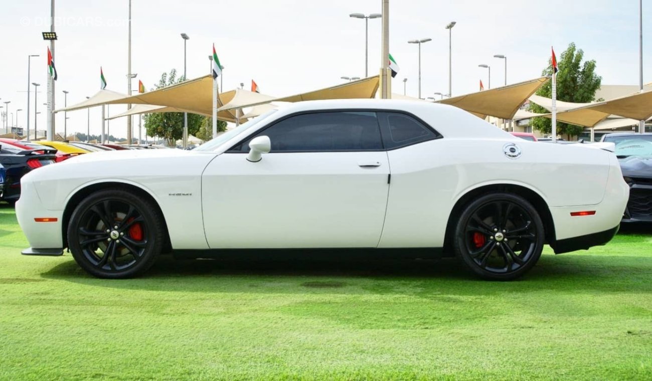 دودج تشالينجر Clean Title, Challenger R/T Hemi V8 5.7L 2020/Original Air Bags/Leather interior/Low Miles/Excellent