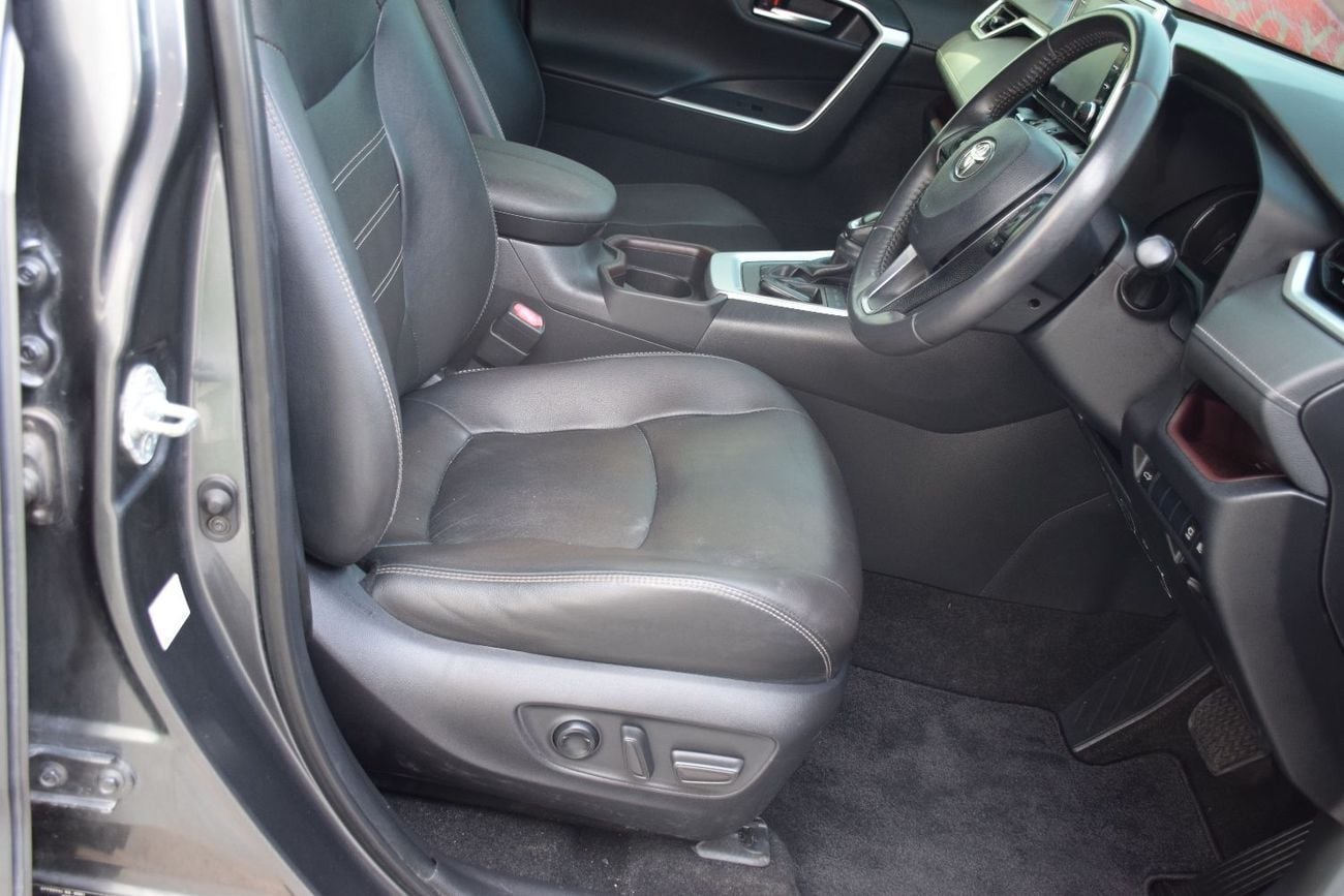 تويوتا راف ٤ XLE LE 2.0L FWD Petrol (Right Hand)