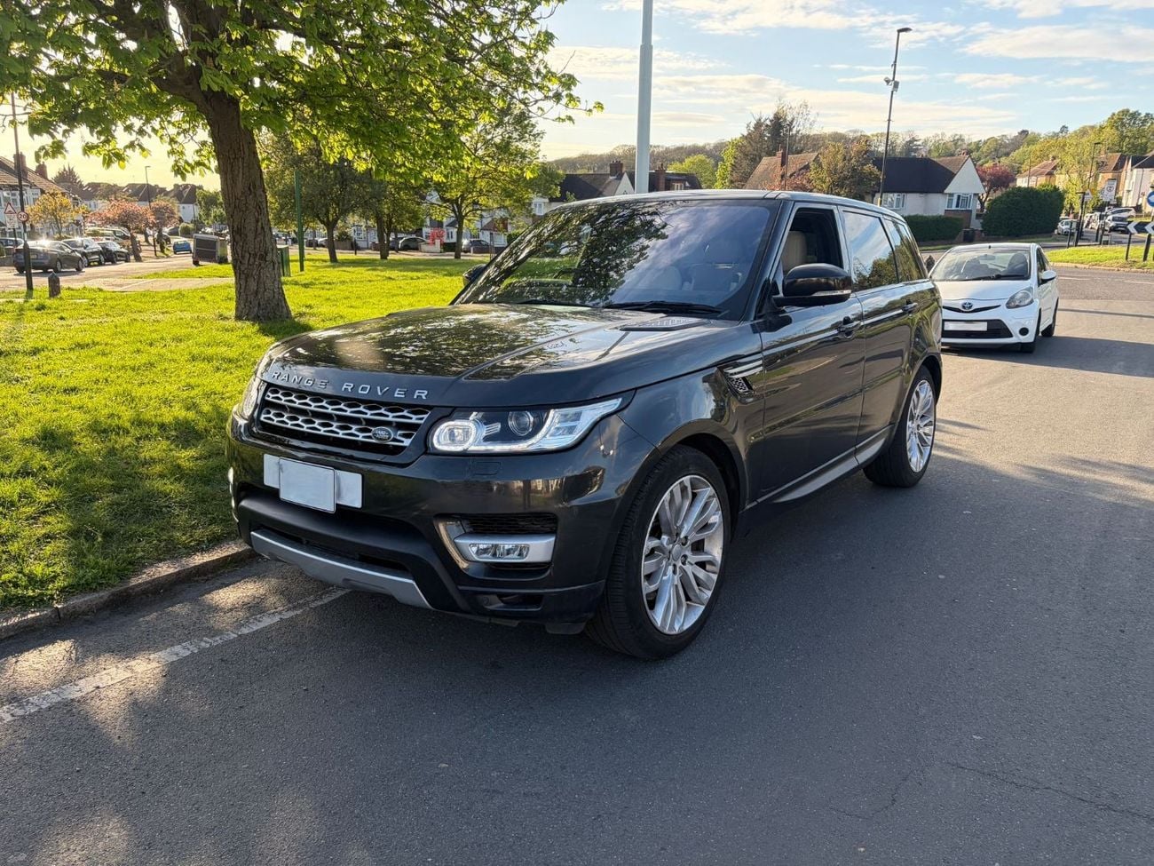 Land Rover Range Rover Sport UK STOCK | 2016 | PANORAMIC SUNROOF | RHD | 3.0L DIESEL ENGINE | AT | 69,488 MILES