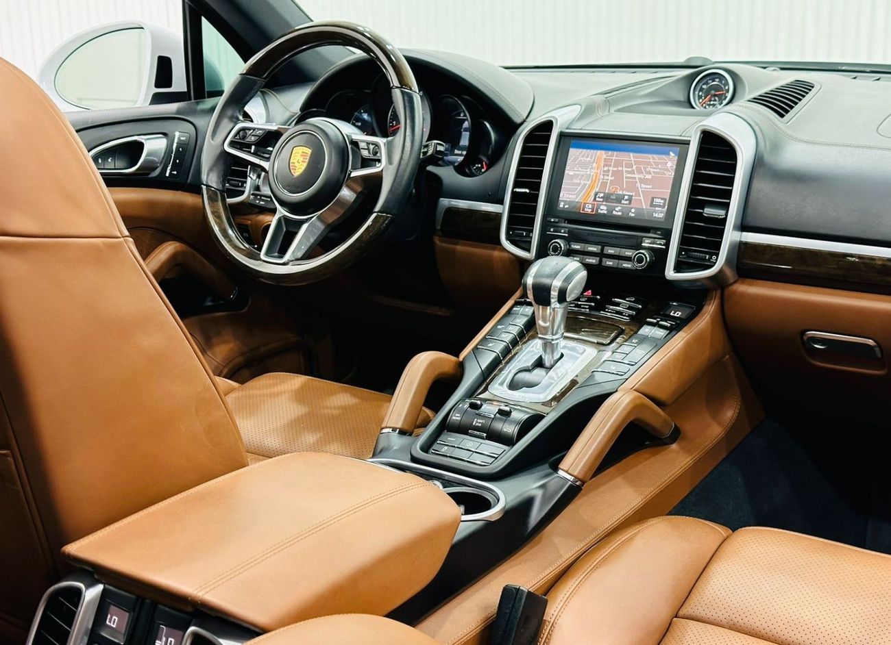 Porsche Cayenne 2017 Porsche Cayenne S Platinum Edition, Warranty, Full Options, Very Low Kms, GCC