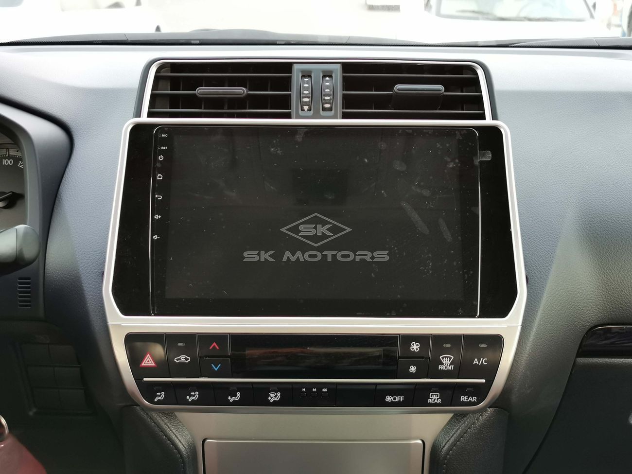 Toyota Prado 2.7L, 17" Rims, Sunroof, Rear Camera, Front Power Seats, Leather Seats, Rear A/C (CODE # PVXR03)