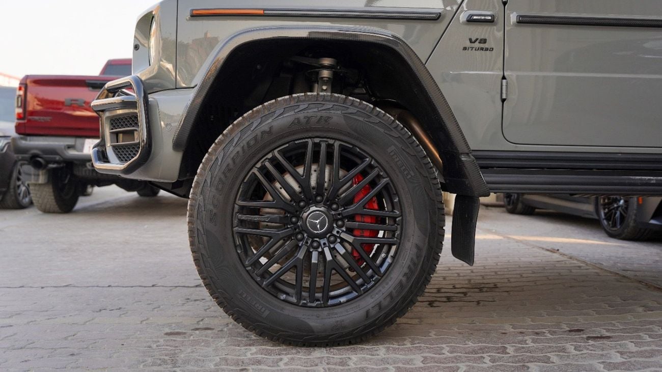 مرسيدس بنز G 63 AMG 4X4² Engine & Performance 	•	Engine Type: 4.0-liter V8 biturbo AMG-built engine.  ￼ 	•	Horsepower: Approx