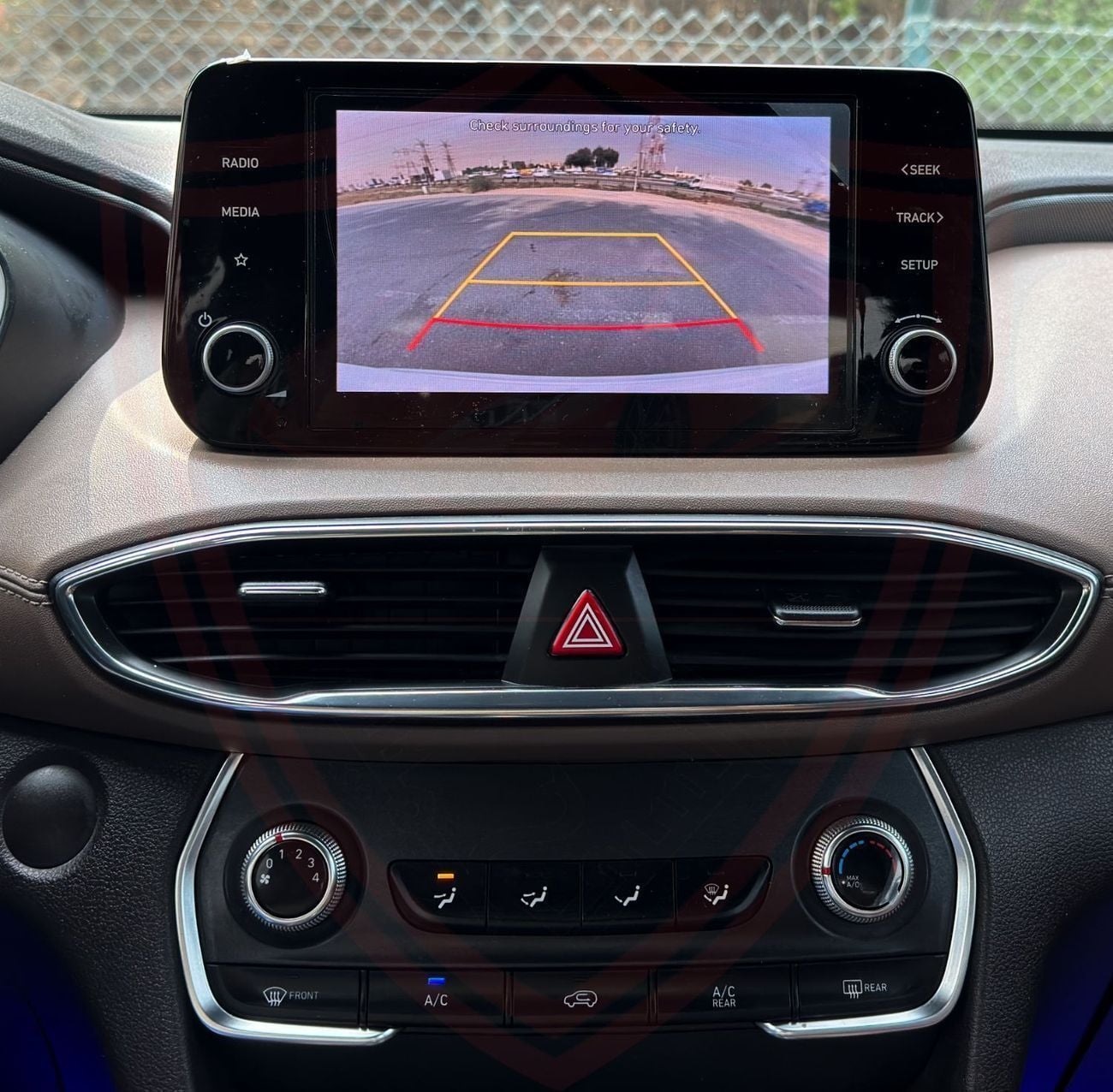 Hyundai Santa Fe Smart 2.4L Hyundai Santa Fe 2024 signature  , GCC , Accident-Free, in Excellent Condition — 1,260 AE