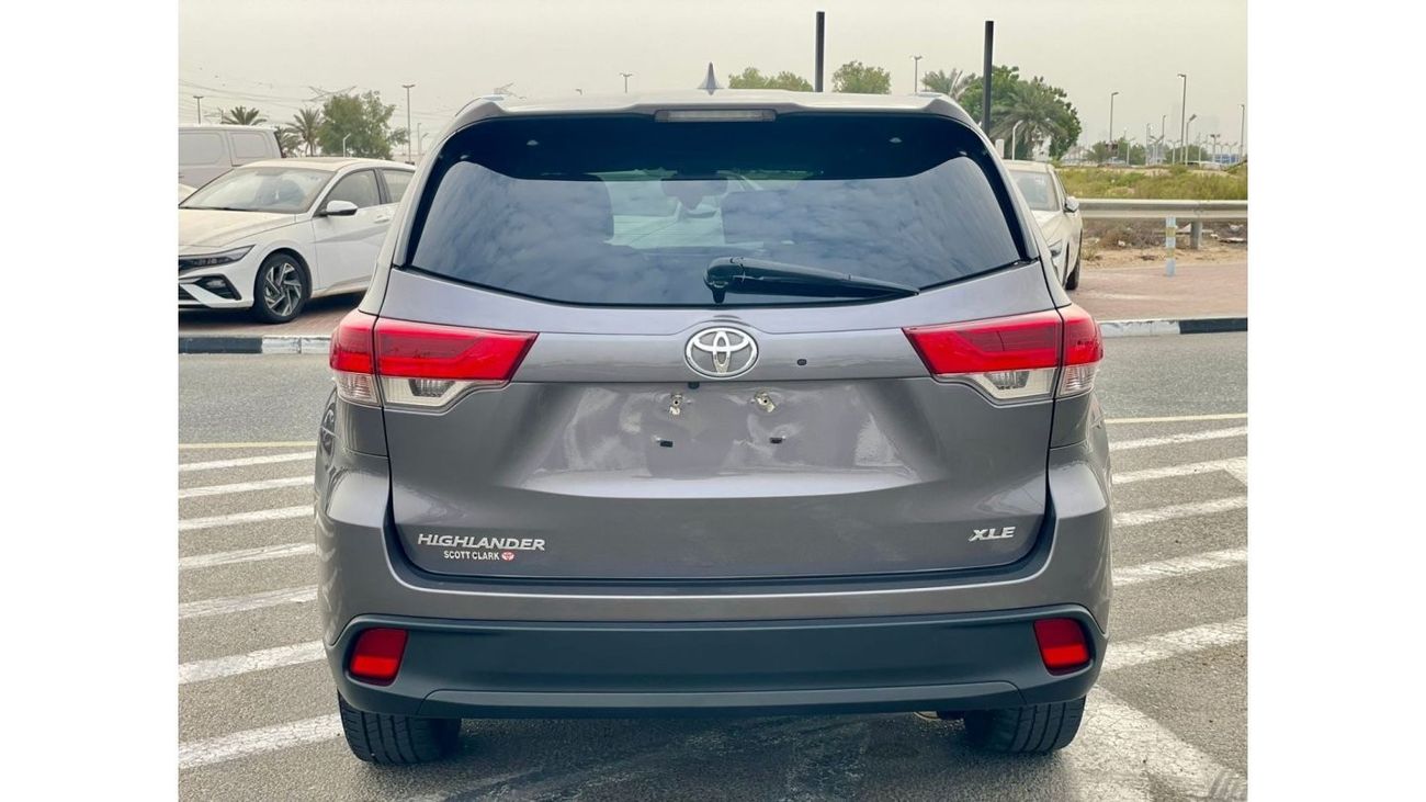 تويوتا هايلاندر 2017 Toyota Highlander XLE 3.5L V6 Full Option - 7 Leather Seats - Trunk Auto - 39,000 Mileage