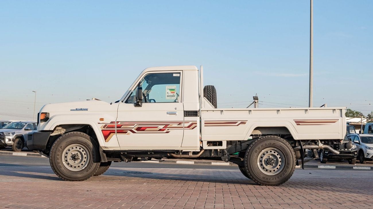 Toyota Land Cruiser Pick Up 2025 Toyota Land Cruiser LC 79 4.0L SC AT Petrol Basic w/ Fridge (White)