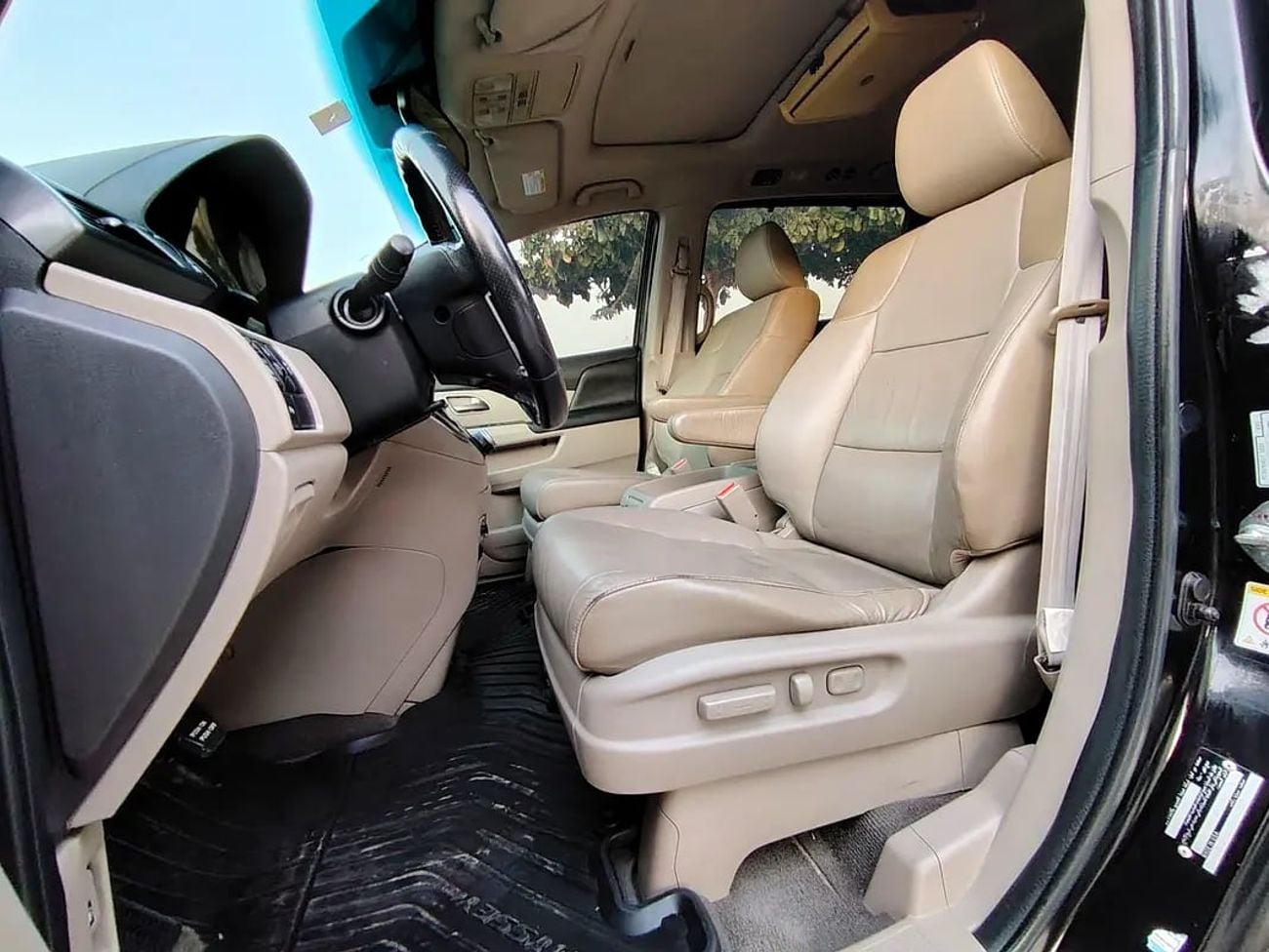 هوندا اوديسي J LX | GCC Specs | Well Maintained Full Option Van With Rear Entertainment