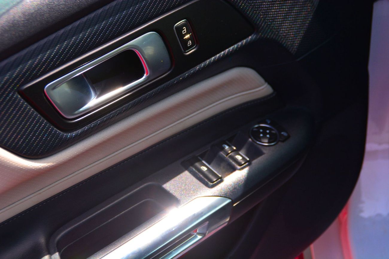 Ford Mustang EcoBoost 2.3L Convertible A/T