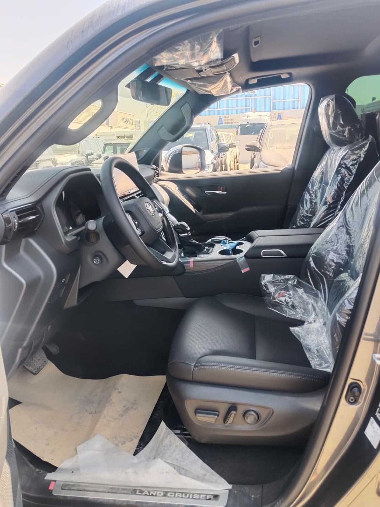 تويوتا لاند كروزر VXR 3.5L Petrol Automatic (EXPORT TO AFRICA ONLY)