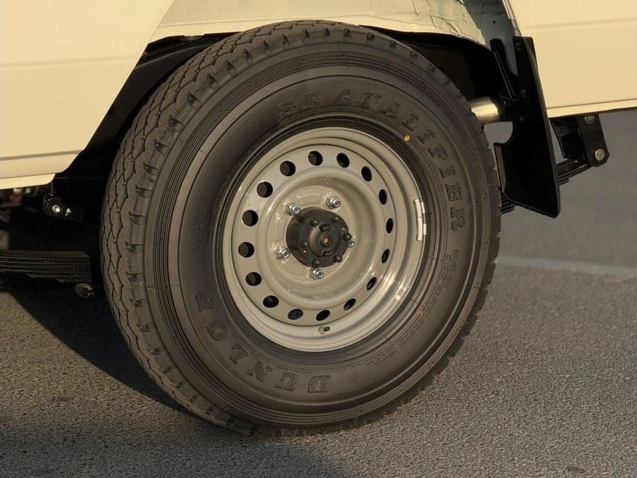 Toyota Land Cruiser EXPORT ONLY - LC 78 E MANUAL TRANSMISSION