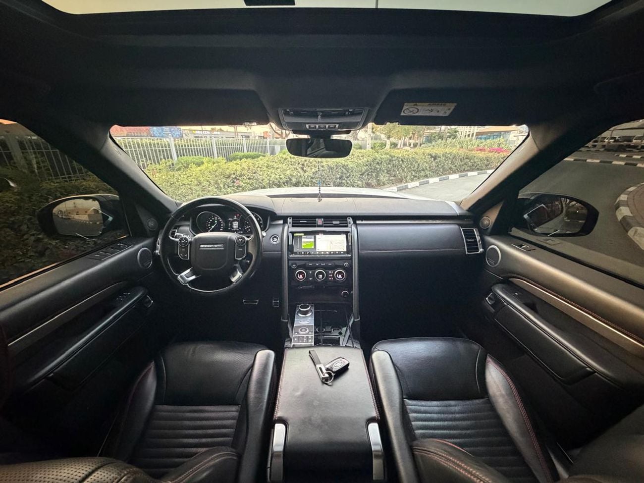 Land Rover Discovery HSE Land Rover Discovery Si6 2017 GCC Specs Full Service History 2 Keys One Owner