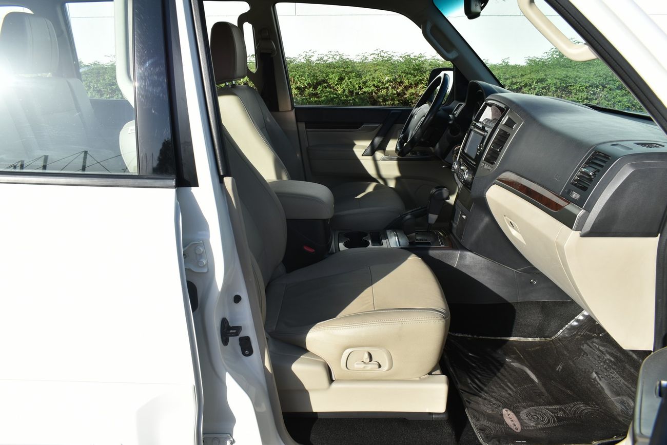 Mitsubishi Pajero 3.8 - V6 - GLS/Full Option - GCC Spec - WHT - 2019