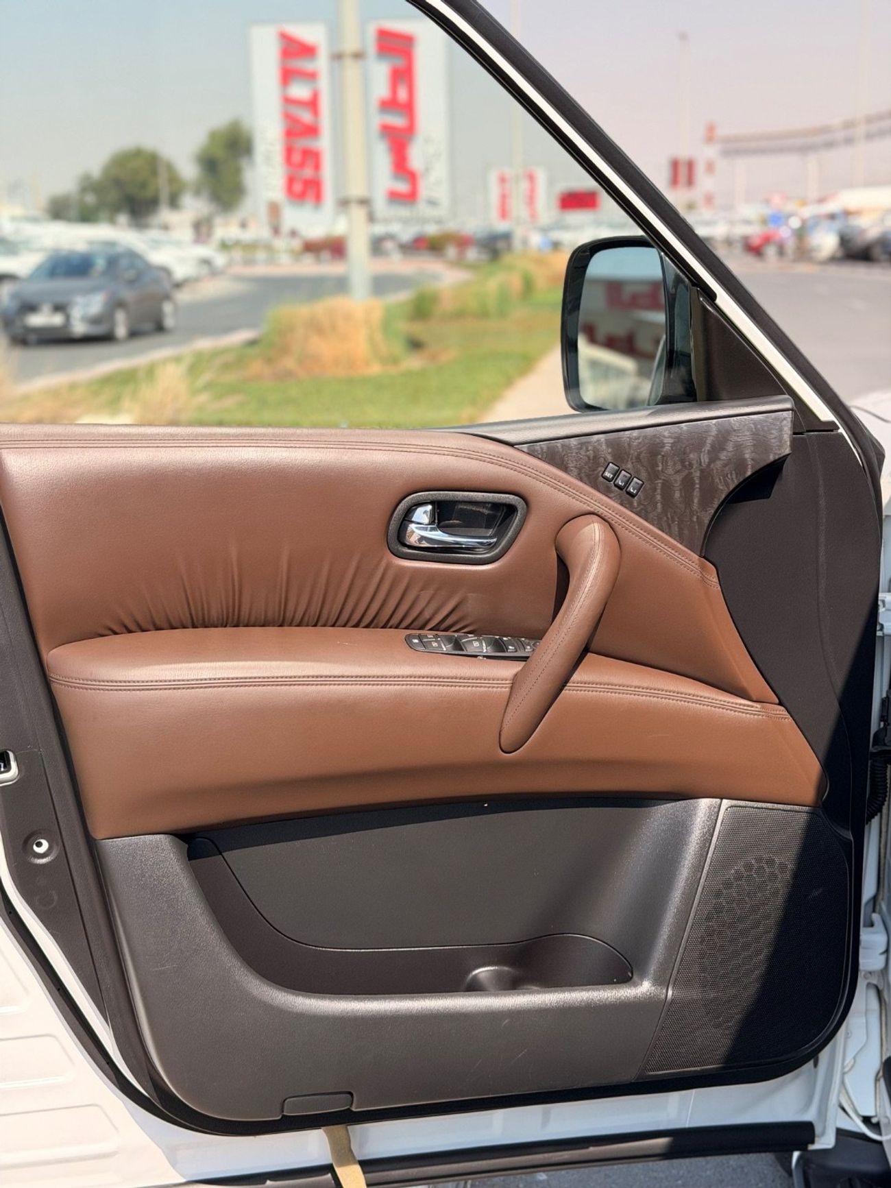 Nissan Armada Platinum 5.6L  | sunroof, 360 camera, VIP seats full option