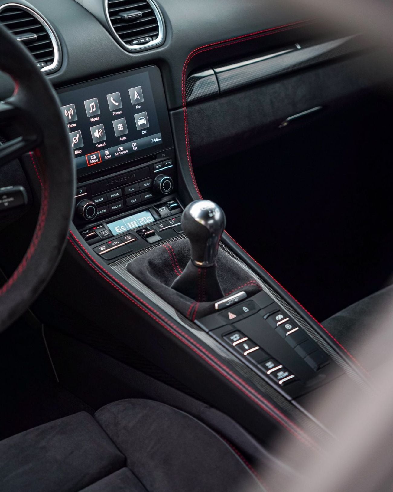 Porsche 718 Cayman GT4
