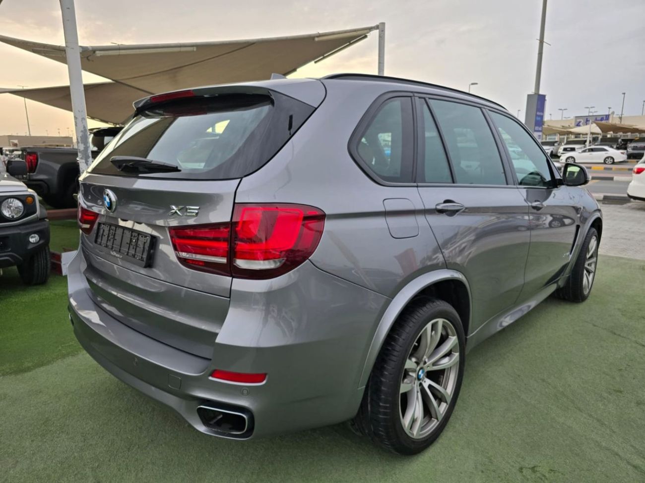 BMW X5 50i Luxury 4.4L (7 Seater) BMW X5 50i 2017 GCC V8 engine 4.4L clean car no any work required availab