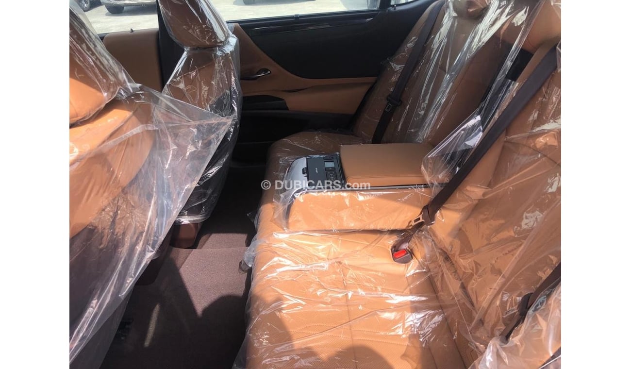 لكزس ES 350 لكزس ES 350 ، كامل الخيار ، 3.5 لتر ، V6 ، موديل 2020 مع سقف بانورامي وكاميرا 360 درجة ، للتصدير وال