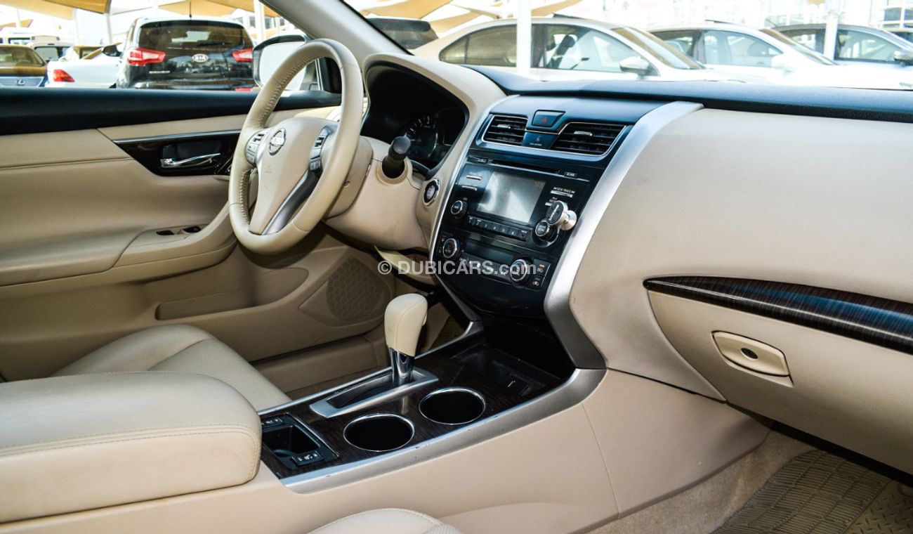 Nissan Altima White color inside Big Ward No.1 fingerprint slot, leather alloy wheels, camera screen control senso