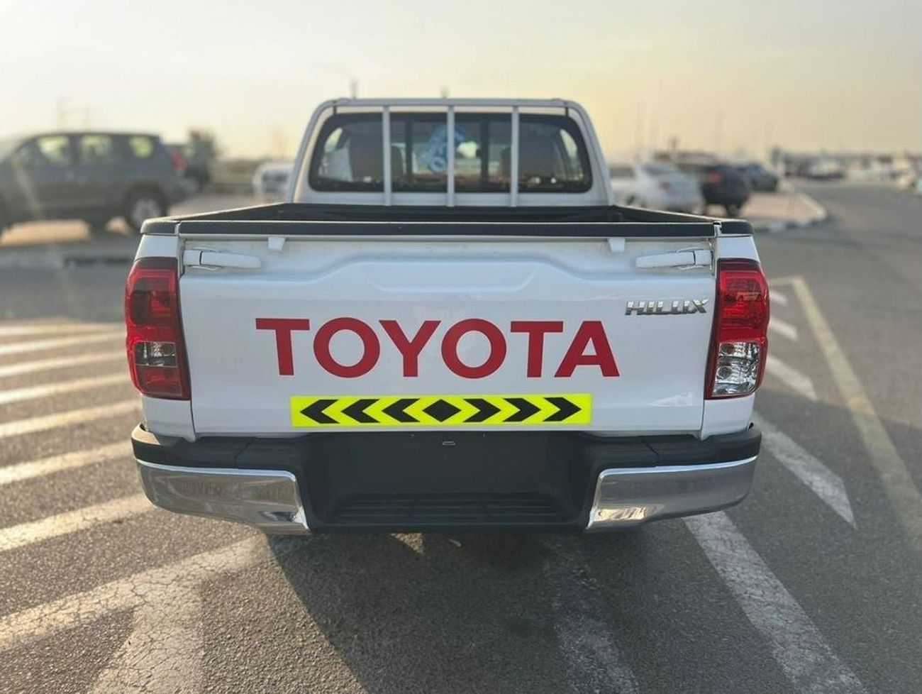 تويوتا هيلوكس 2021 TOYOTA HILUX 2.8L V4 **DIESEL** MANUAL TRANSMISSION  + POWER WINDOW + 4X4  - DOUBLE CABIN - wit