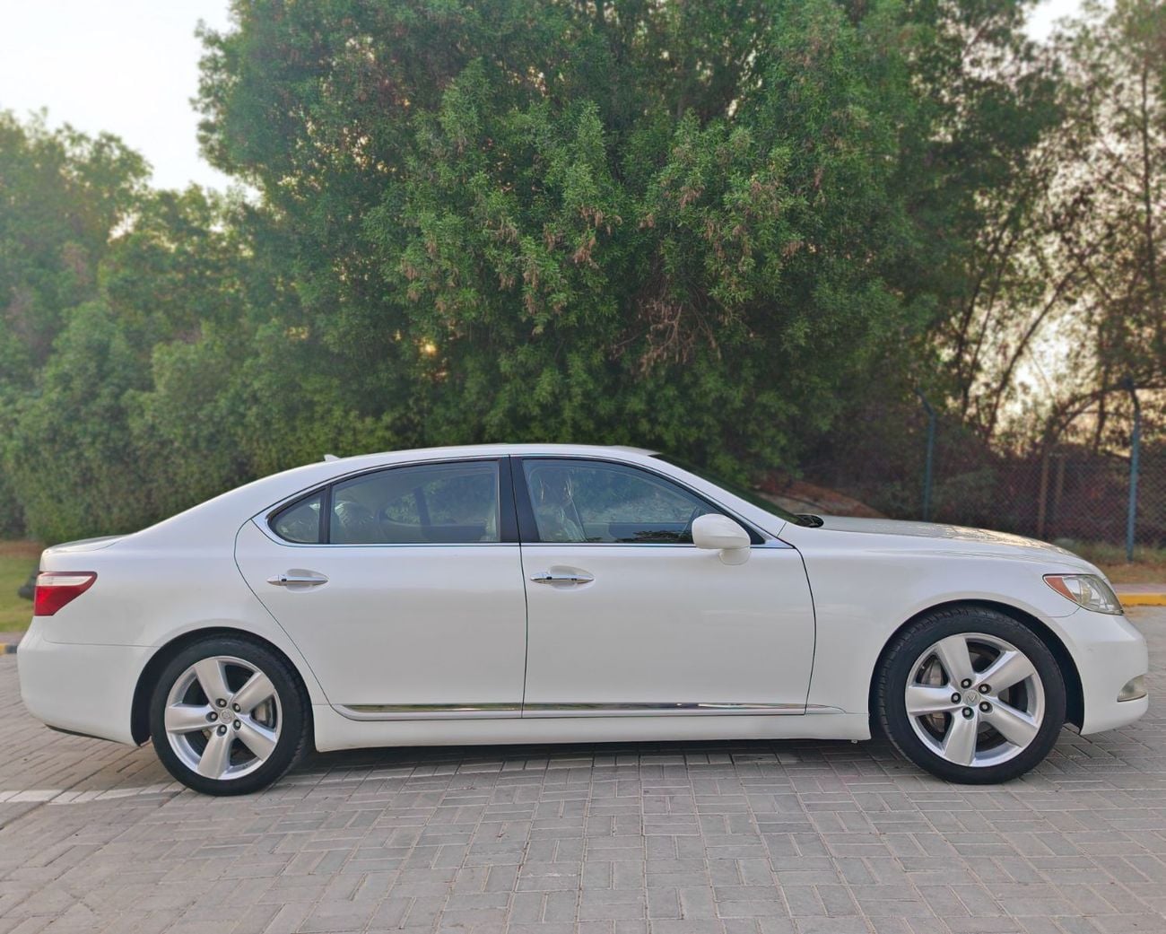 Lexus LS460 LWB 4ST