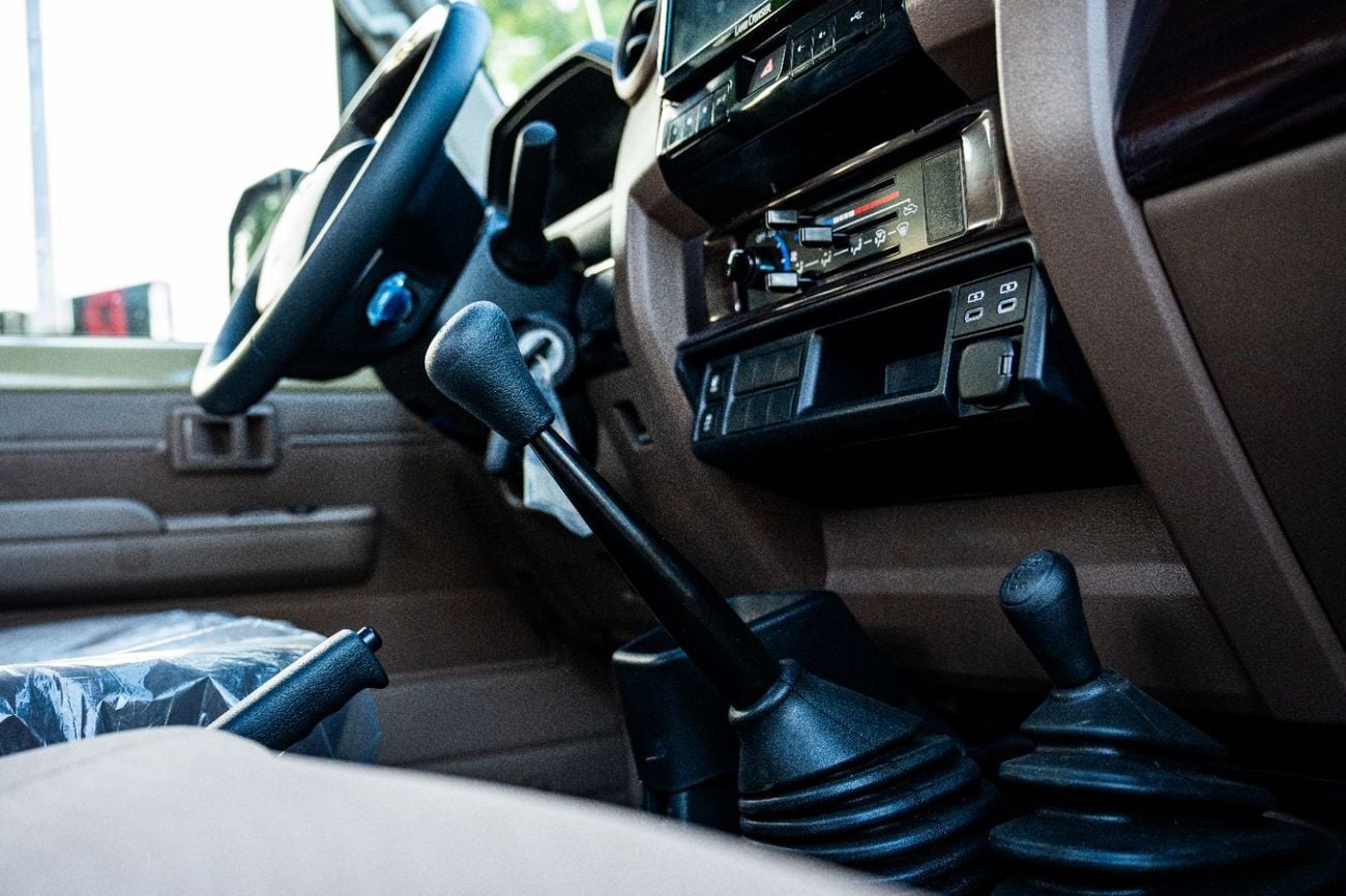 تويوتا لاند كروزر بيك آب Toyota Land Cruiser Pickup 4.0L Manuel 2025 4WD