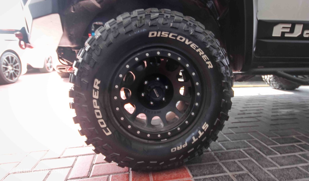 Toyota FJ Cruiser Road Armor