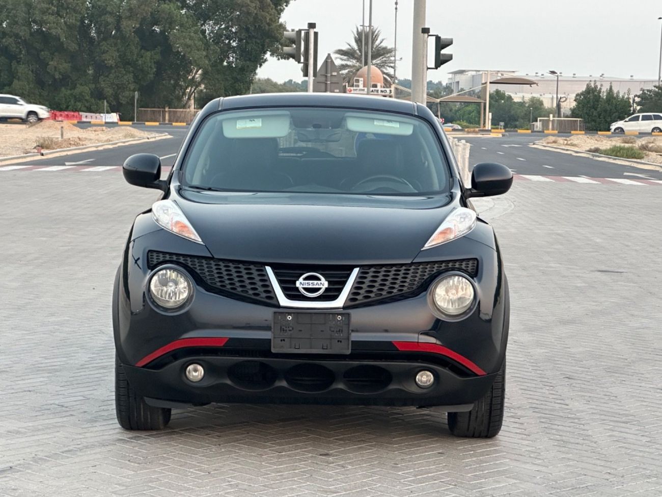 نيسان جوك موديل 2013 حاله ممتازه من الداخل و الخارج فل مواصفات فتحه وجلد ومثبت سرعه وتحكم كهربي كامل