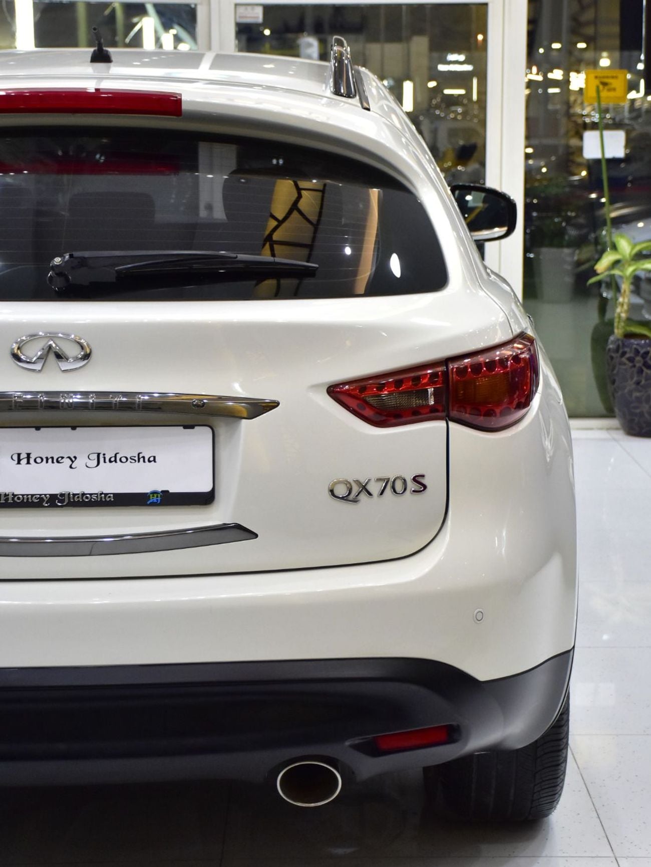 إنفينيتي QX70 ELITE SPORT EXCELLENT DEAL for our Infiniti QX70s ( 2016 Model ) in White Color GCC Specs