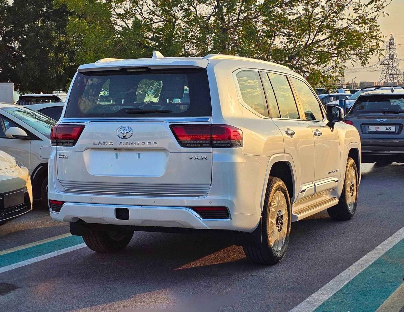 تويوتا لاند كروزر VXR TWIN TURBO / 3.5L PETROL V6 4WD / RADAR / 12.3" DVD+JBL / HEADUP DISPLAY (CODE#VXR31H)
