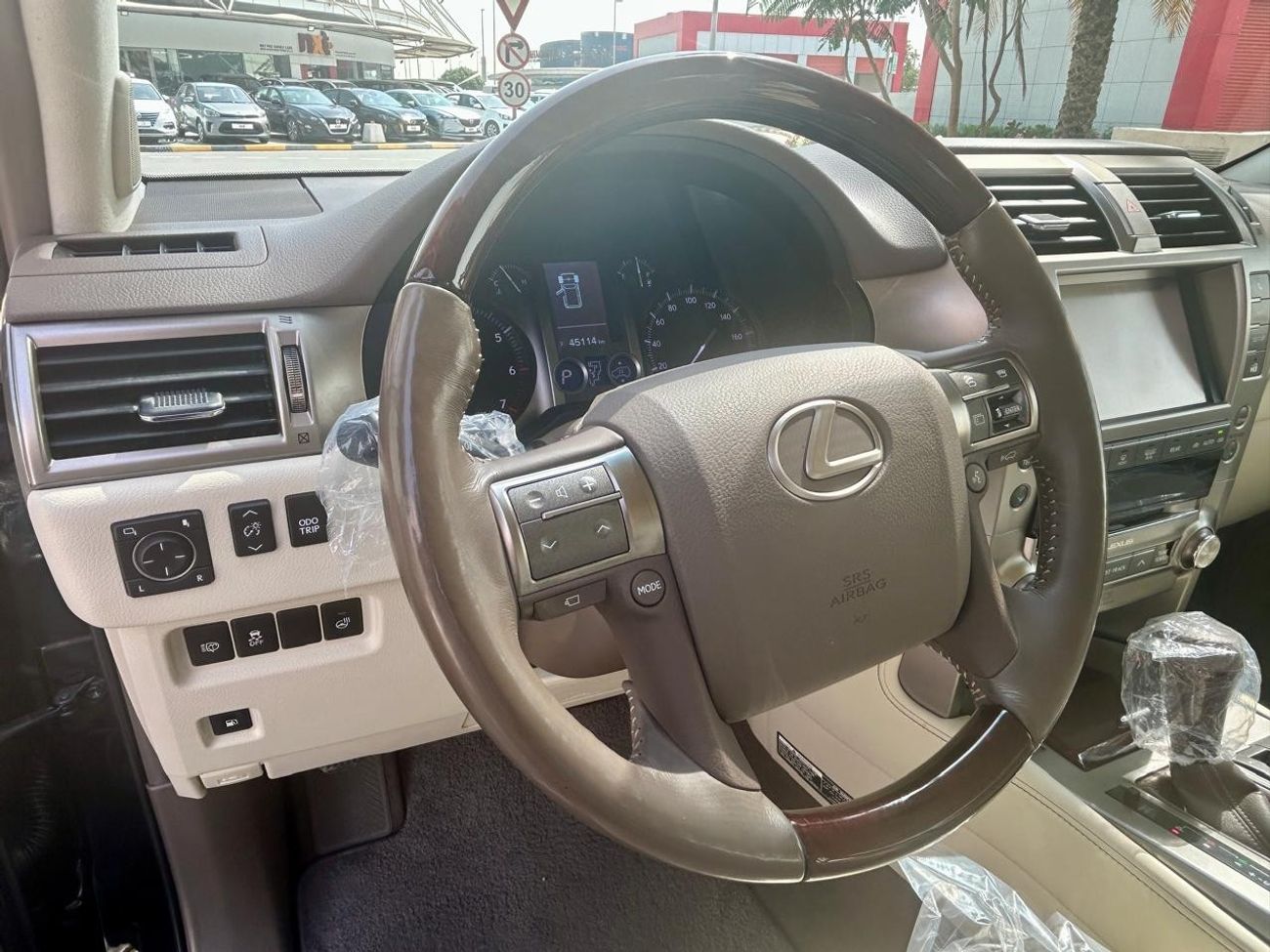 Lexus GX460 Platinum 4.6L FULL OPTION 2017 GCC LOW MILEAGE SINGLE OWNER WITH FSH IN MINT CONDITION