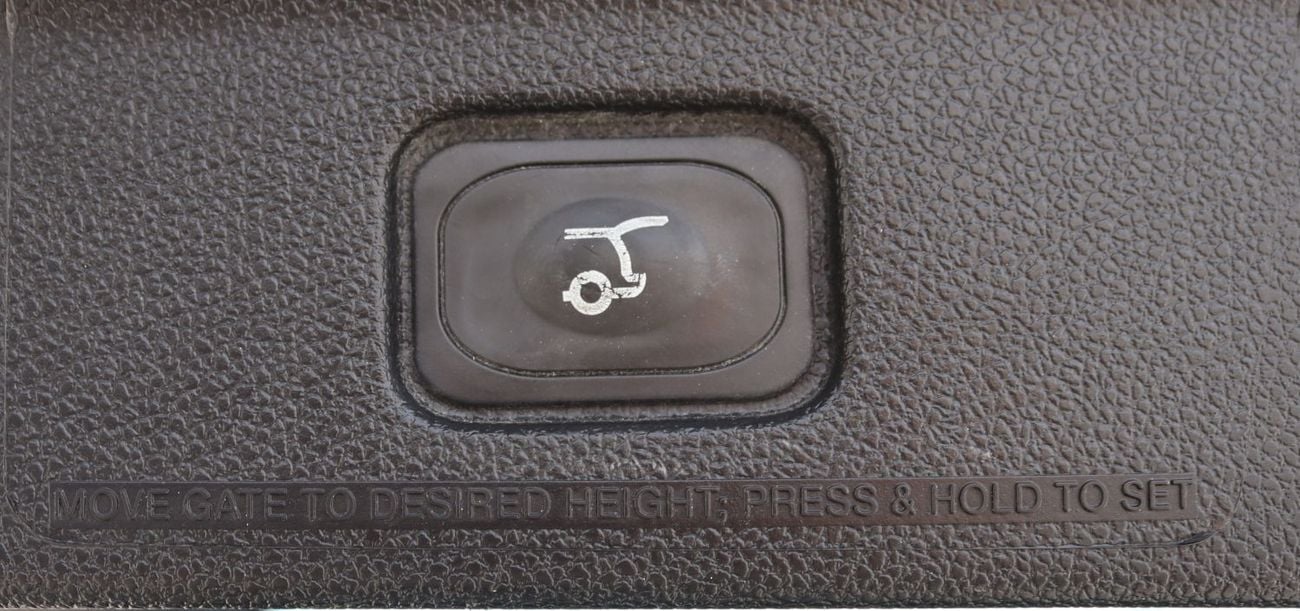 Ford Explorer XLT 3.5L Ford Explorer - 2017 - GCC - Full Option  - 6 V- XLT - 4WD - 3.3L -7 Seats - In excellent c