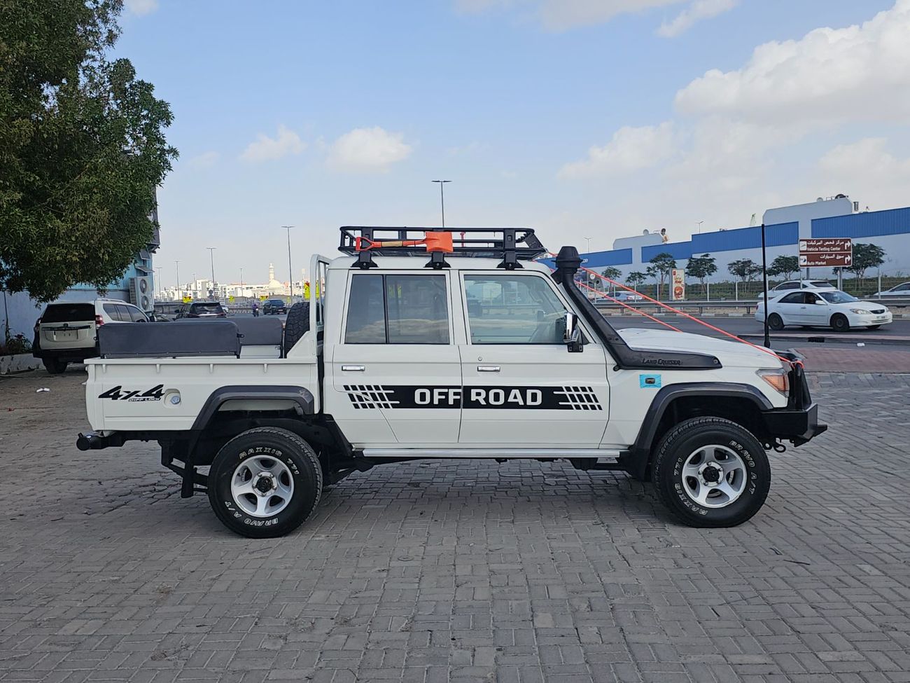 تويوتا لاند كروزر بيك آب Double Cabin-RHD-4.5L-Diesel-Manual-4WD-8 Cylinders-5 Seats-4 Doors