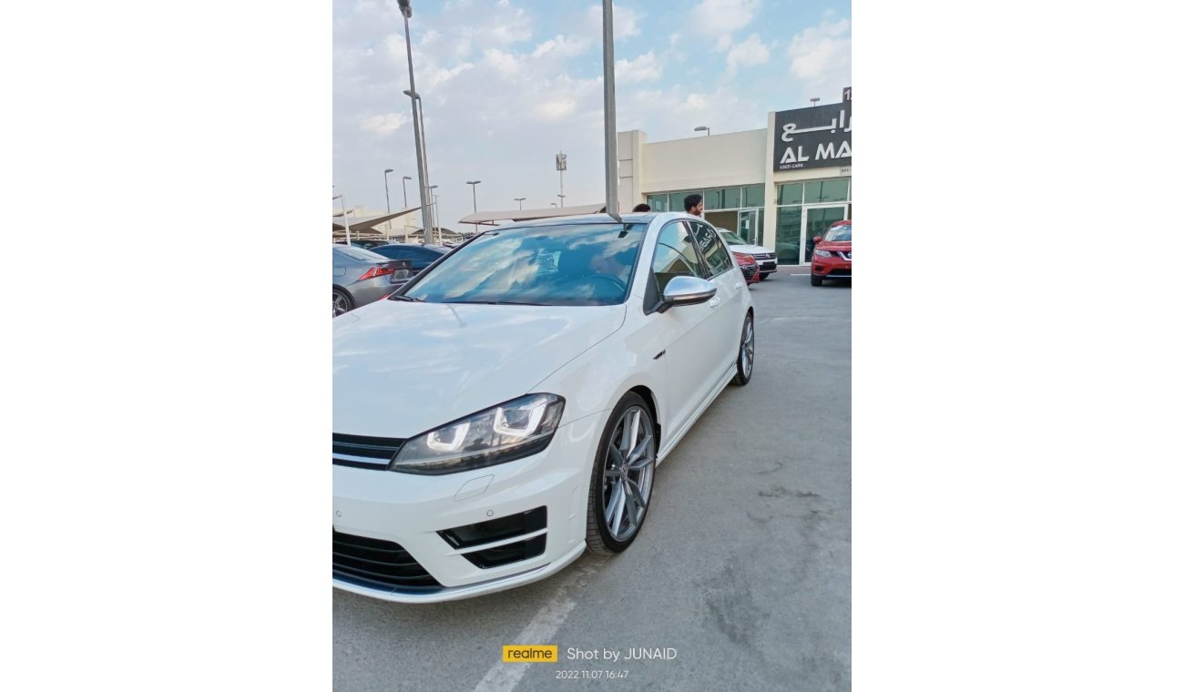 Volkswagen Golf Golf R 2016 model - Gulf - agency dye - excellent inside and out - white color