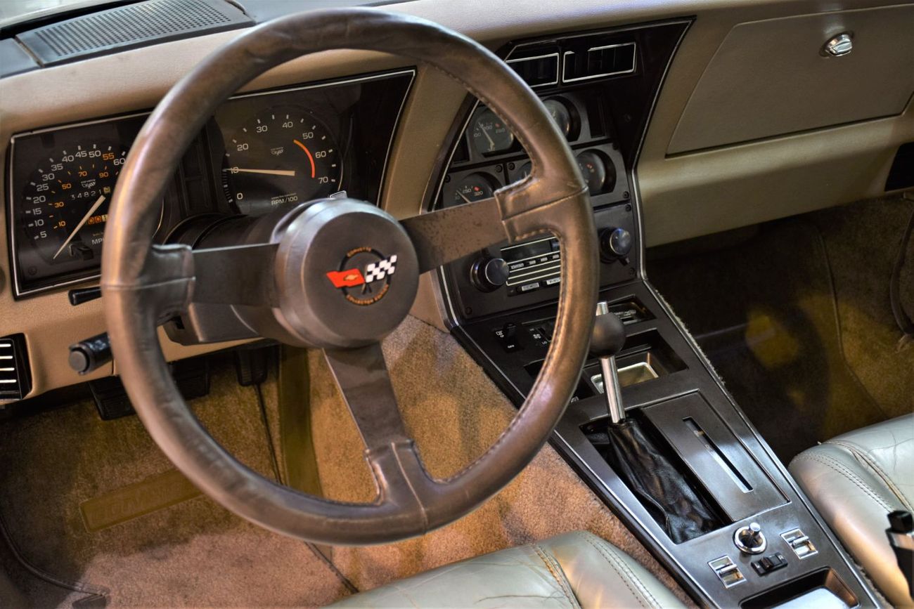 شيفروليه كورفت Chevrolet Corvette C3 ( COLLECTOR EDITION ) 1982 Model! in Copper / Golden Color! American Specs