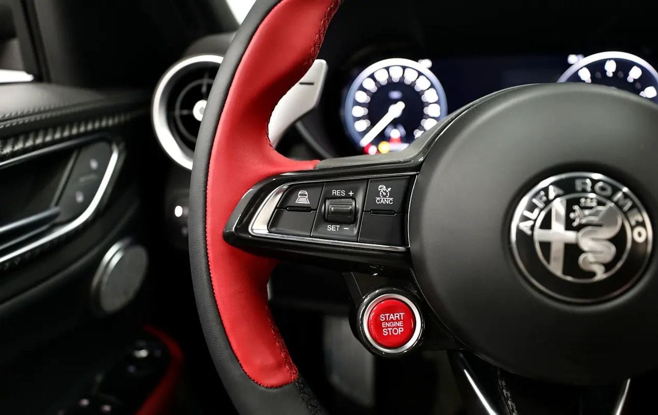 ألفا روميو جوليا Alfa Romeo Giulia Quadrifoglio | GCC Specs | Brand New Luxury SUV