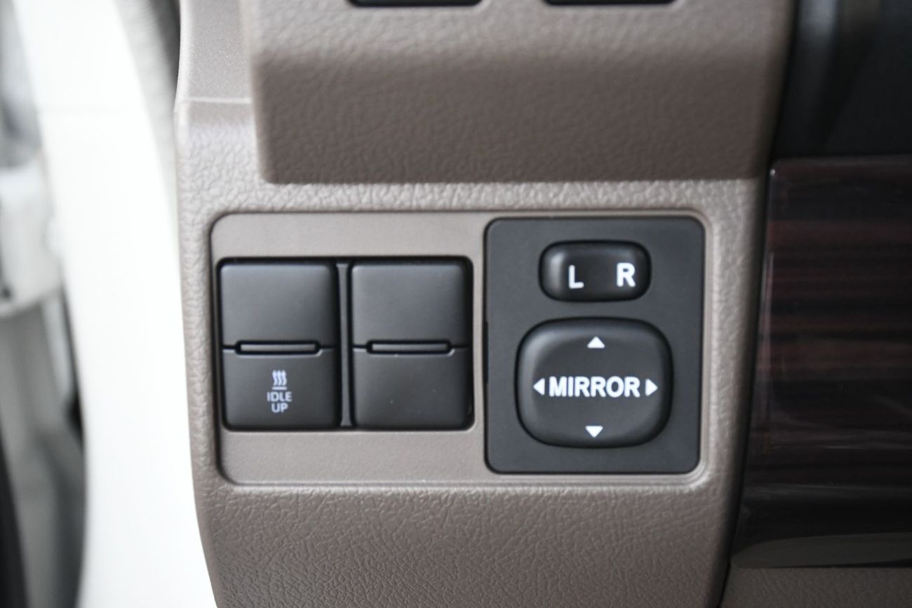 Toyota Land Cruiser 70 76 Series  2.8L Automatic Diesel  with diff lock ( LC Possible )