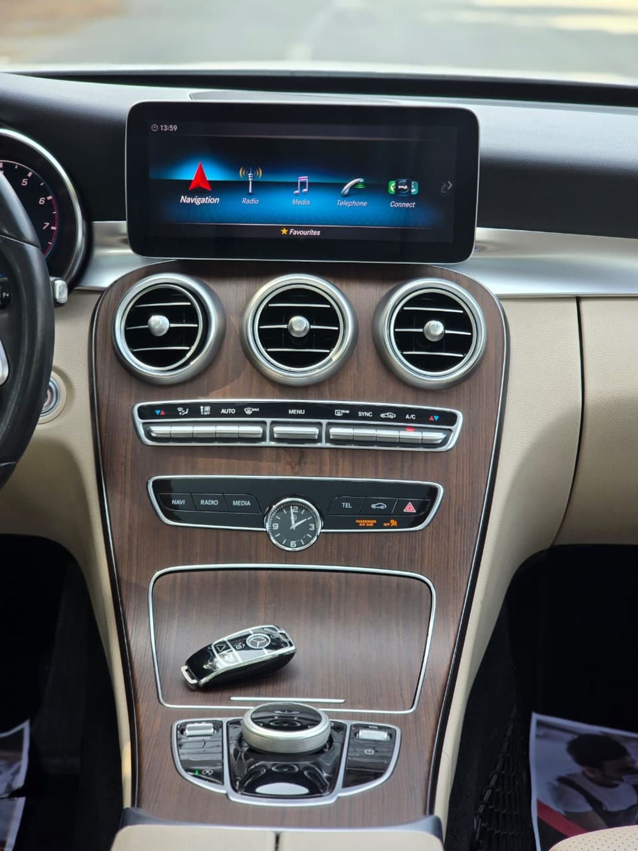 مرسيدس بنز C 300 Premium 2.0L