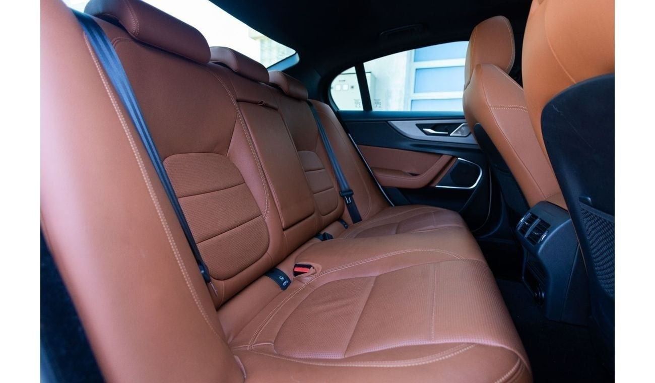 Jaguar XE R-Dynamic SE 2.0L (250 HP) Jaguar XE P250 R-Dynamic SE 2020 GCC under Agency Warranty with Flexible