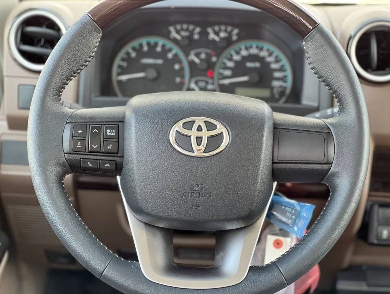 تويوتا لاند كروزر 70 LC76 4.0L PTR M/T // 2025 // HIGH OPTION WITH DVD & BACK CAMERA , POWER WINDOWS , COOL BOX // SPECIA