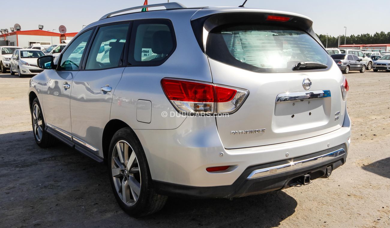 Nissan Pathfinder SV 4WD