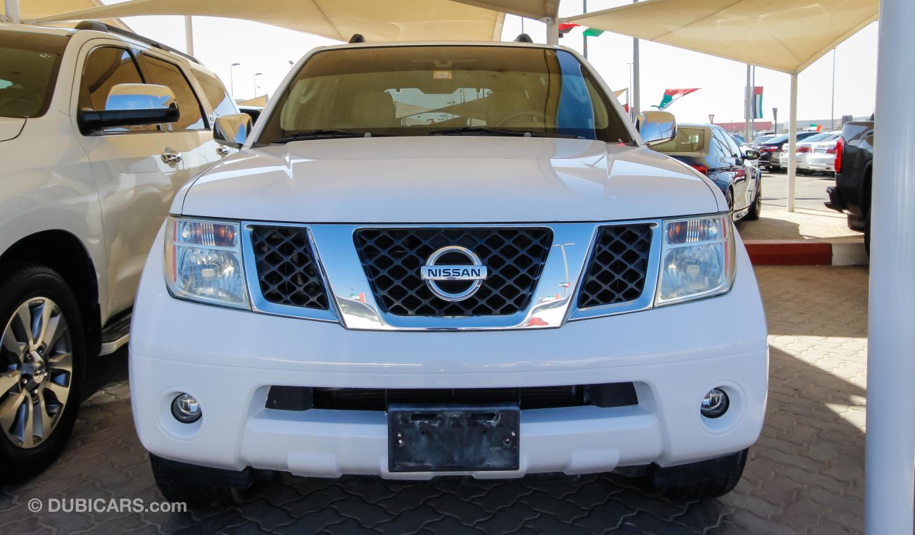 Nissan Pathfinder SE