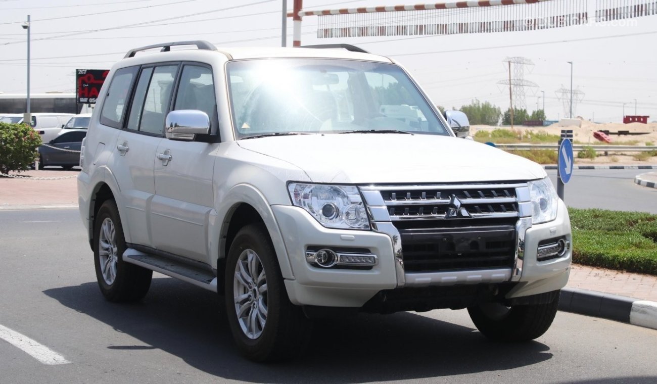 Mitsubishi Pajero Mitsubishi Pajero GLS 2022 Model SUV. 4WD White/beige, rear camera,  3.8L Petrol, 5 doors.....crome