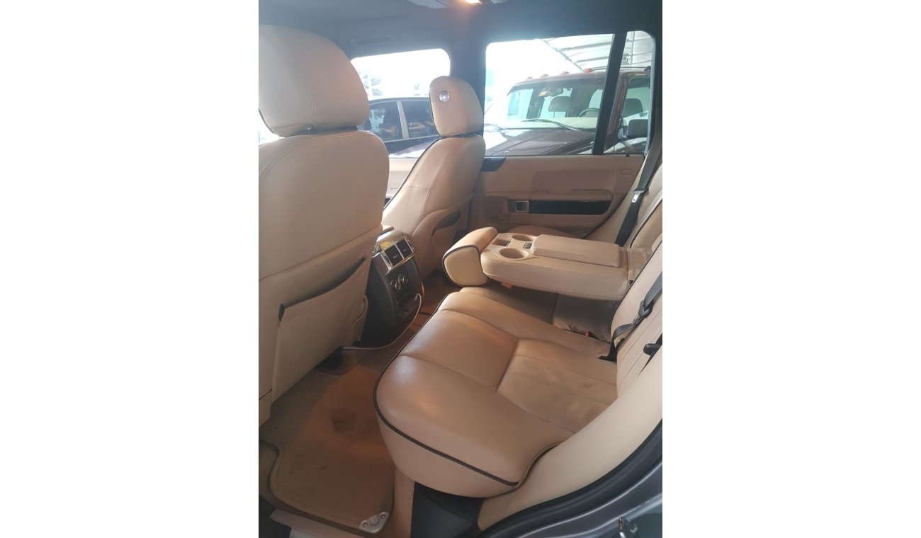 Land Rover Range Rover Vogue HSE GCC SPECS