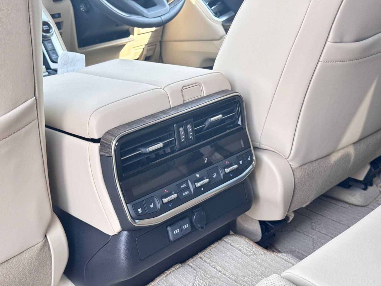 Toyota Land Cruiser 2024 (RIGHT HAND DRIVING) LAND CRUISER 300 ZX 3.5L PETROL 7-SEATS BRAND NEW 0KM FOR EXPORT ONLY