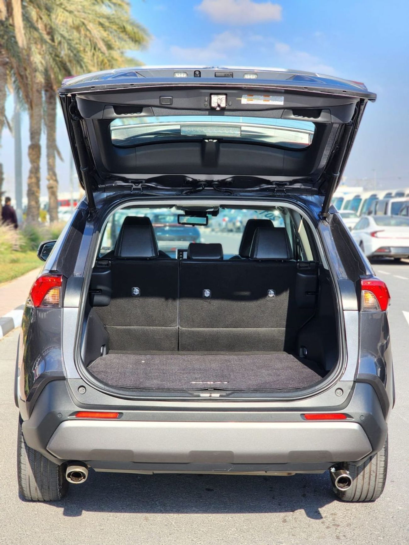 Toyota RAV4 XLE TOYOTA RAV4 LIMITED HYBRID 2019 FULL OPTION