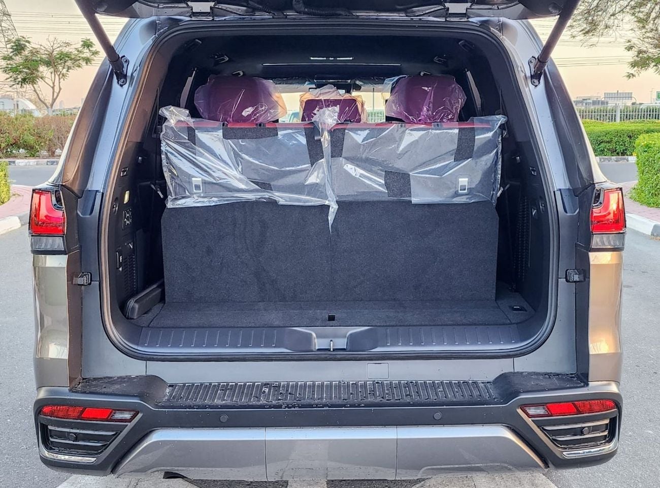 لكزس LX 600 LEXUS LX 600 / ASH WOOD SIGNATURE / 2023 MODEL / GCC SPECS / GRAY COLOUR / UNDER WARRANTY AND SERVIC