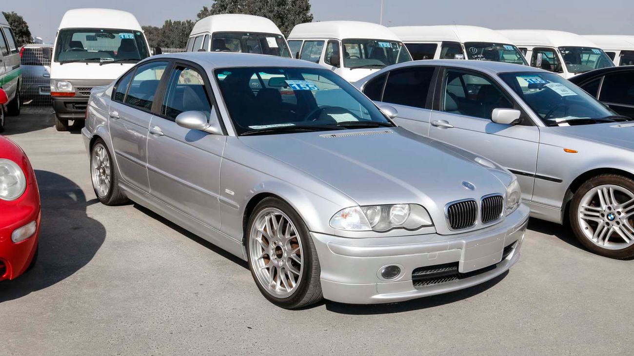 بي أم دبليو 325 i