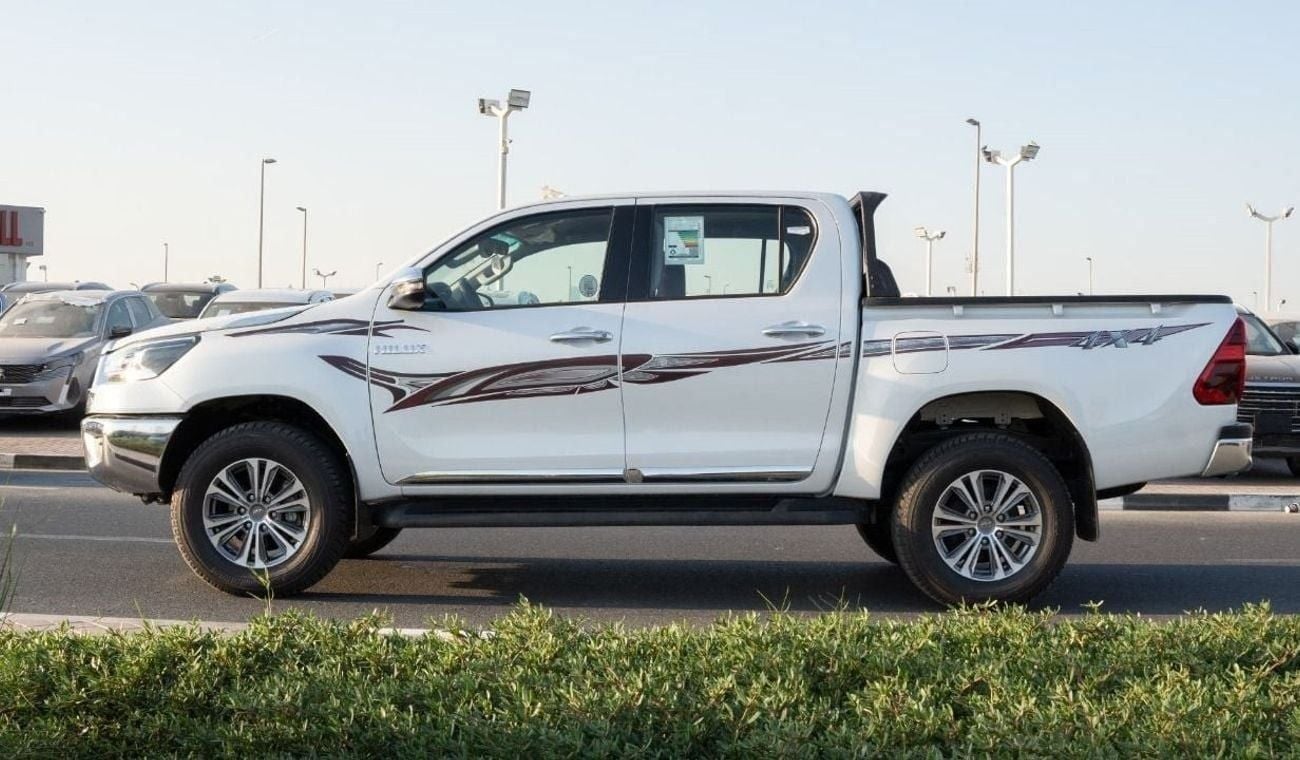 تويوتا هيلوكس 2025 Toyota Hilux 4x4 2.7L petrol AT with cooling seats Full option GCC Specs (Export Price)