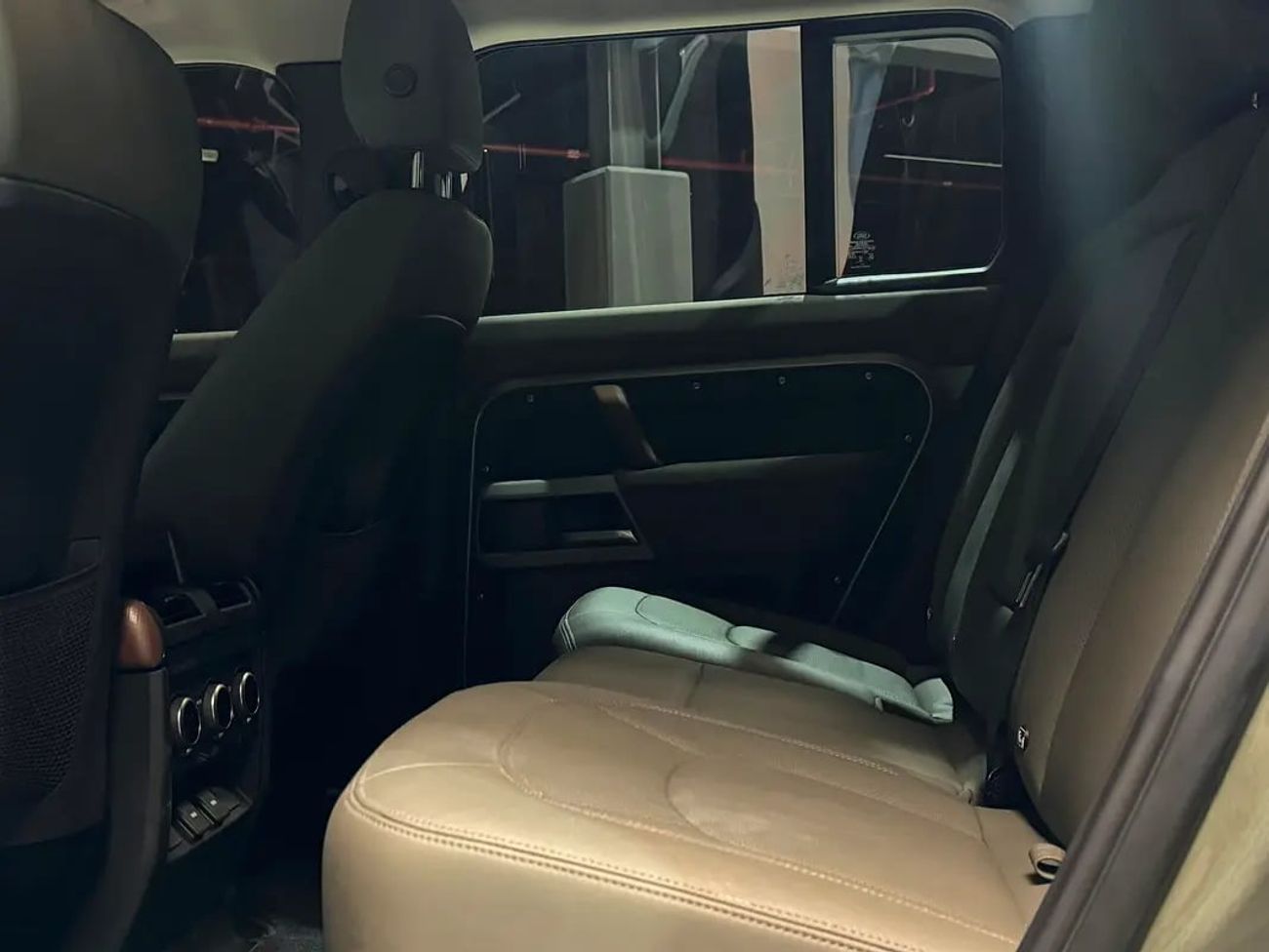 Land Rover Defender 5,259 P.M | 0% Downpayment | 110 | ONE OWNER | AGENCY WARRANTY AND SERVICE CONTRACT