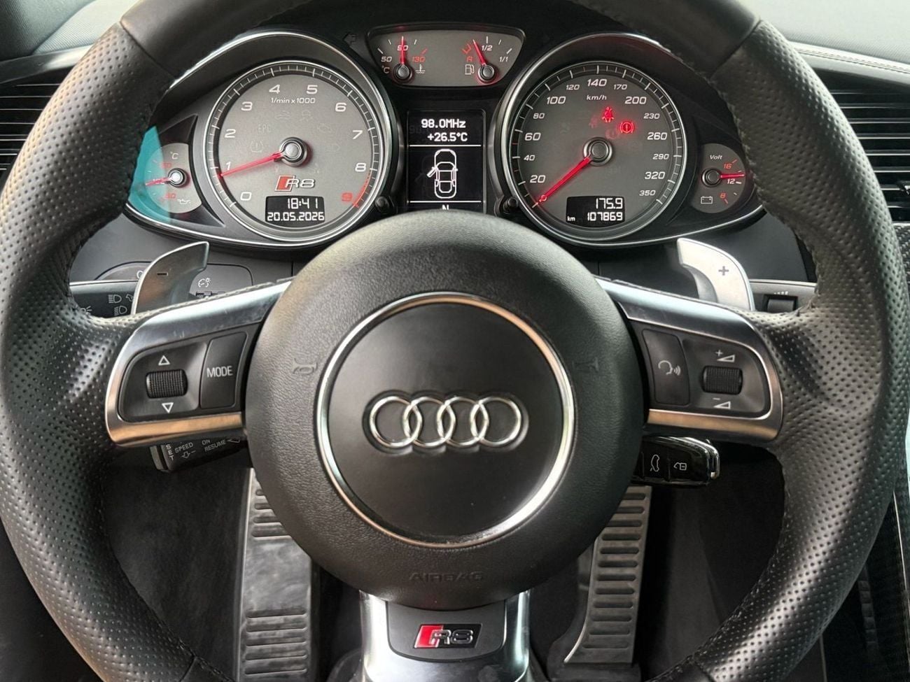 أودي R8 FSI Audi R8 V8 FSI 2015 GCC Specs - Pristine Condition Full Service History in perfect condition