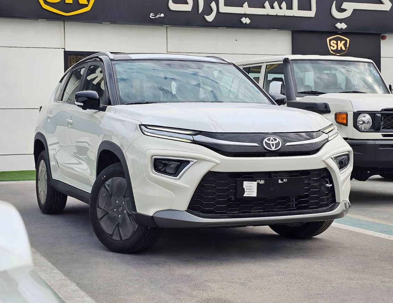 تويوتا أوربان كروزر GLX NEODRIVE DUAL TONE / 1.5L PETROL V4 / PANORAMIC ROOF / HEADS UP DISPALY / 360*CAMERA (CODE # UB1