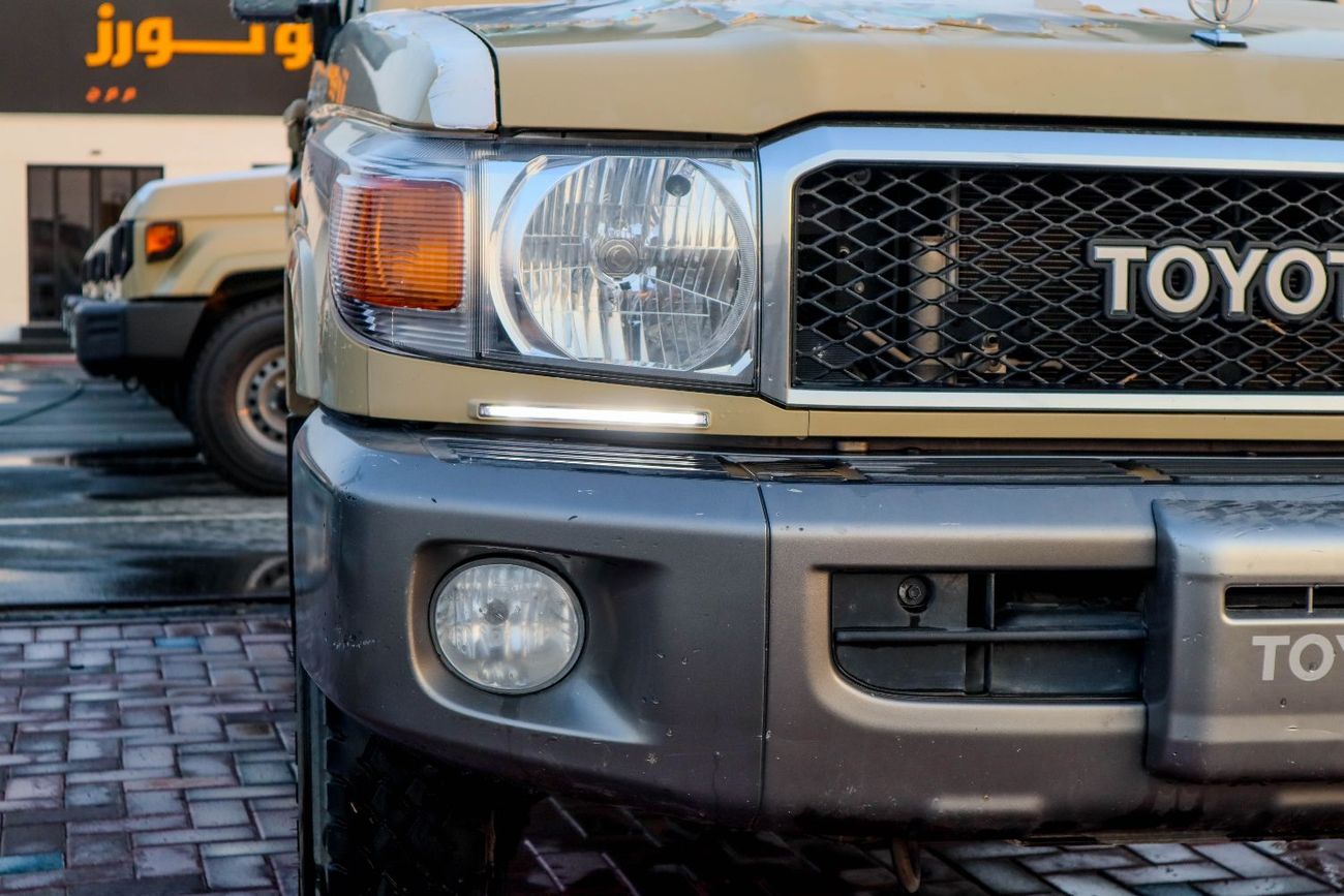 تويوتا لاند كروزر بيك آب Std 4.0L Single Cab Utility 4WD